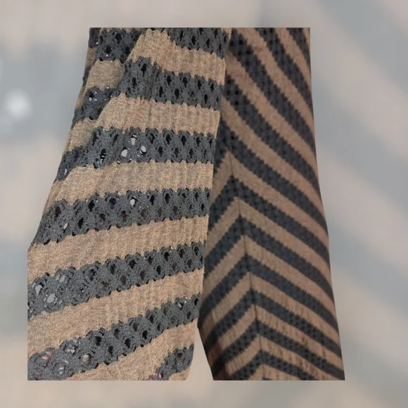 Miracle Body By MiracleSuit Black and Gold Sheath Dress V-Neck 3/4 Sleeve Size L - Picture 3 of 6